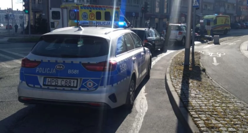 84-latka za kierownicą Suzuki potrąciła 86-letnią pieszą na pasach