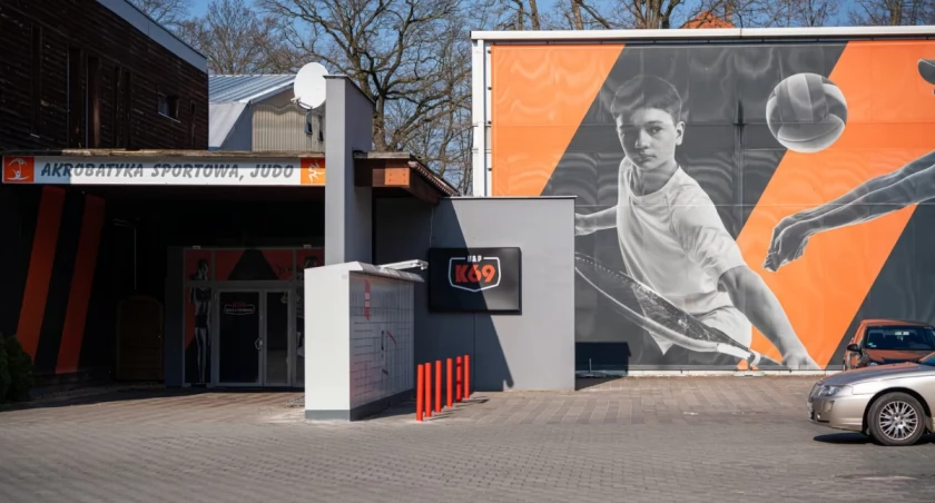 400 mieszkań i schron w miejsce hali sportowej. Nowy pomysł dewelopera na działkę na Kozanowie