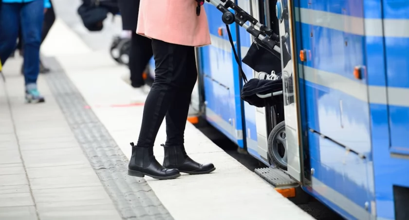 Tego nie rób w tramwaju i autobusie MPK. Motorniczy lub kierowca mogą za to nawet usunąć z pojazdu 