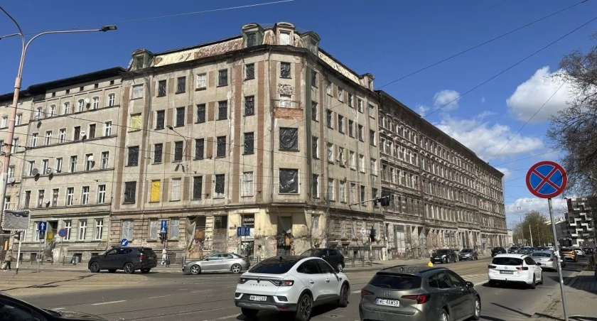 Sypiące się kamienice z Pułaskiego odzyskają blask. Ich remont ma ruszyć jeszcze w tym roku