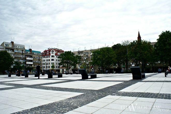 Nie będzie fontanny na placu Nowy Targ. Miasto rezygnuje z kontrowersyjnej inwestycji