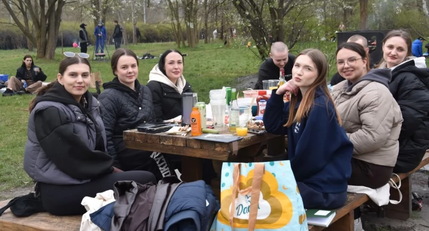 Ukraińcy dziś obchodzą Wielkanoc. Ich sposób na świętowanie? Grillowanie