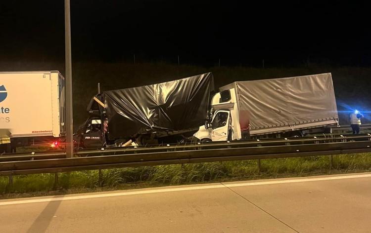 Wypadek na autostradzie A4. Droga jest całkowicie zablokowana