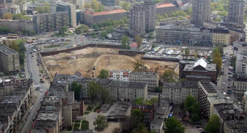 Tak się zmieniał plac Grunwaldzki. Lotnisko, targowisko, cyrkowy namiot... Czego tu nie było?