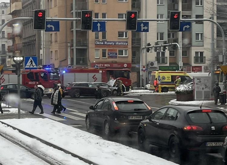 Wypadek radiowozu na skrzyżowaniu Wyszyńskiego i Sienkiewicza