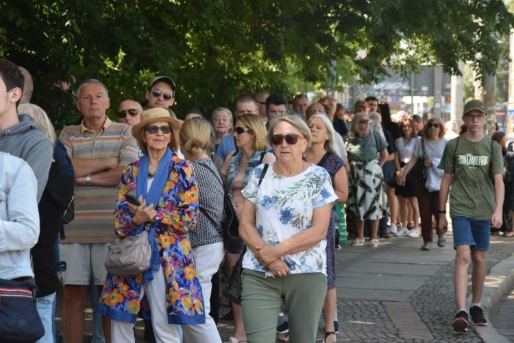Bastion Sakwowy na Wzgórzu Partyzantów otwarty. Długa kolejka, by go zobaczyć