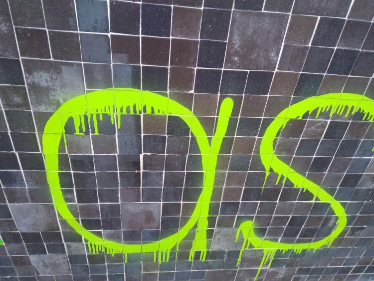 Wrocław: „Artysta” pomalował dzieło innego artysty. Oburzonych nazywa „drobnomieszczaństwem” [ZDJĘCIA]