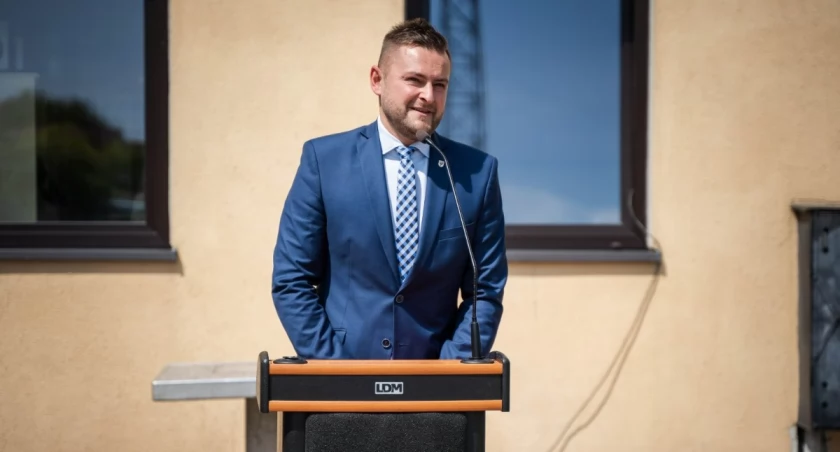 Koniec z wojewodą, bezpośrednie wybory marszałka i starostów. Bezpartyjni Samorządowcy prezentują swój program