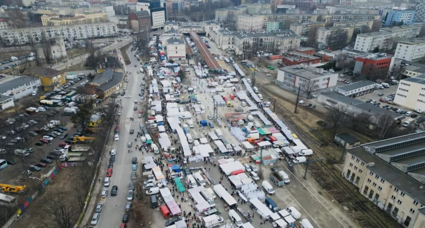 Świebodzki na walizkach. Jest nowy pomysł, gdzie przenieść niedzielne targowisko