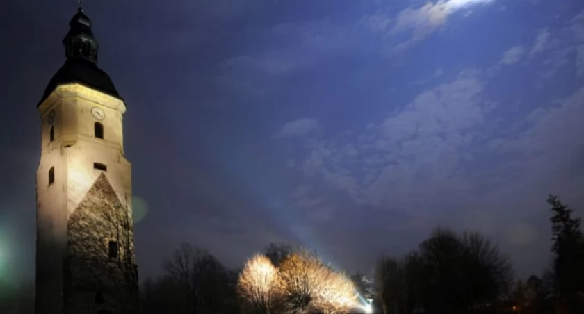 Mieszkańcy dolnośląskiego miasta nadal słyszą bicie ogromnych dzwonów choć w czasie wojny wywieziono je do Hamburga