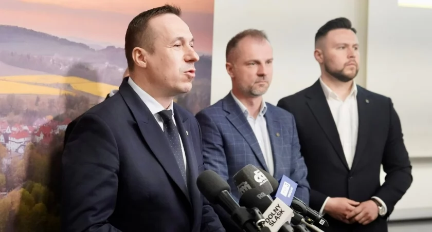 Prezydent Jacek Sutryk absolutorium już ma. Czy Paweł Gancarz, marszałek województwa będzie musiał poczekać trochę dłużej?