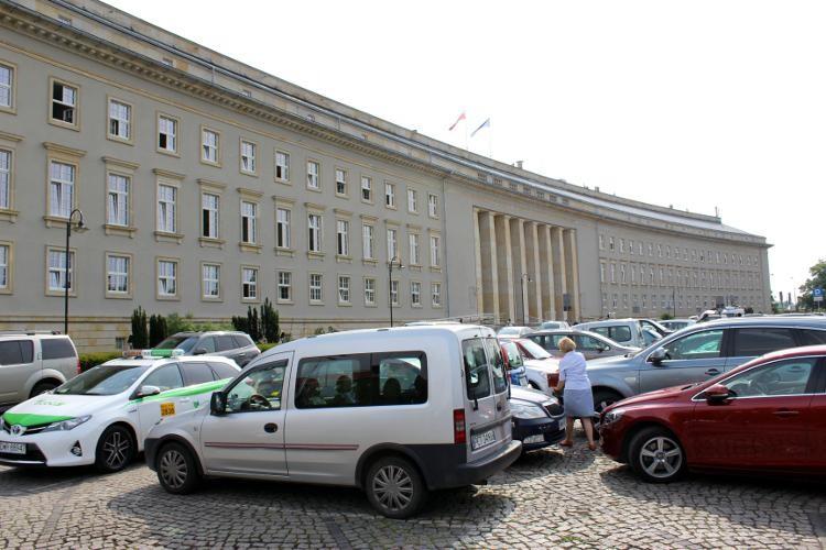 Policja i straż pożarna przeszukały urząd wojewódzki