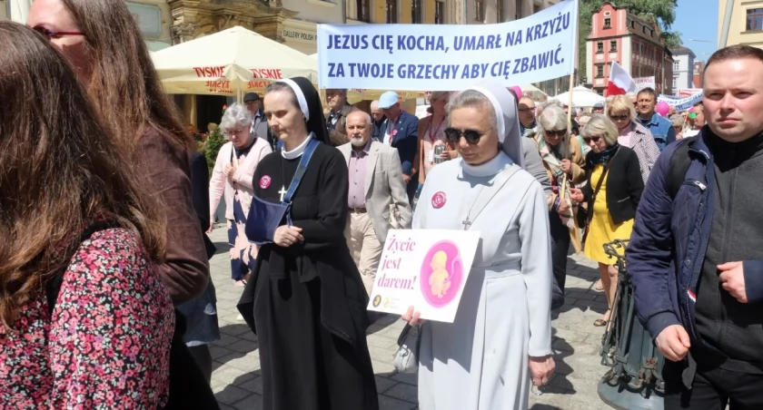 Tysiąc osób we wrocławskim Marszu dla Życia i Rodziny. 