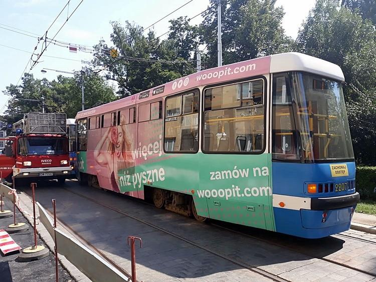 Kolizja tramwaju i wozu strażackiego na Teatralnej [ZDJĘCIA]