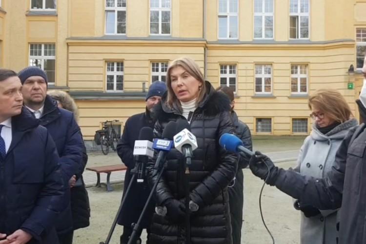 Wiceprezydent Wrocławia: Dzieci w szkołach będą uczyć się przy świeczkach