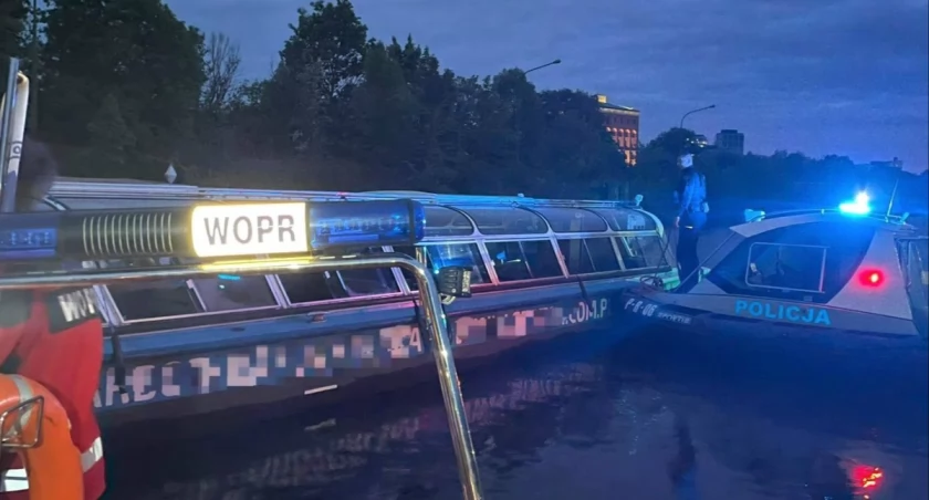 Statek bez sterowności na Odrze. Pasażerowie zostali ewakuowani