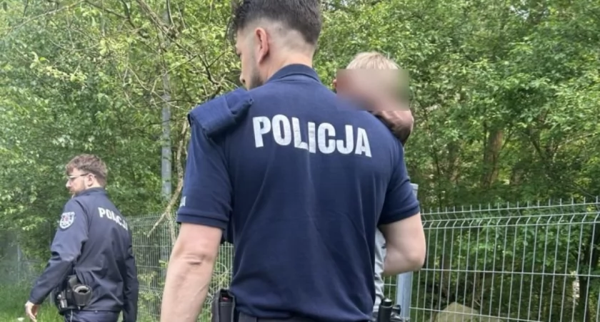 Trzyletni chłopiec zaginął podczas spaceru z babcią. Policja: Mieszkańcom należą się gratulacje