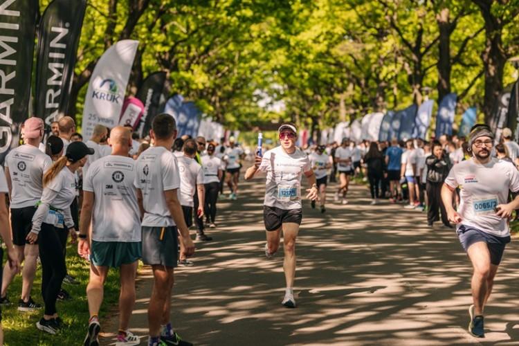 Wyzwanie firmowe - ponad 70 000 000 kroków w jeden dzień. Ostatnie dni zapisów do Biegu Firmowego