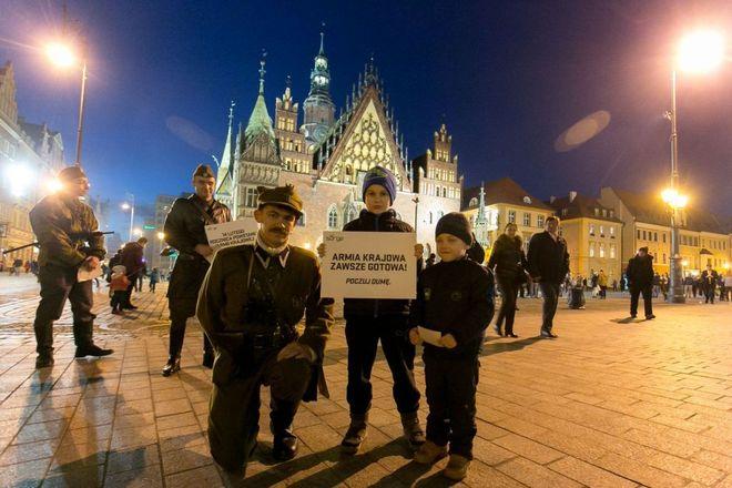 W Walentynki na ulice Wrocławia wyszli żołnierze Armii Krajowej [ZDJĘCIA]