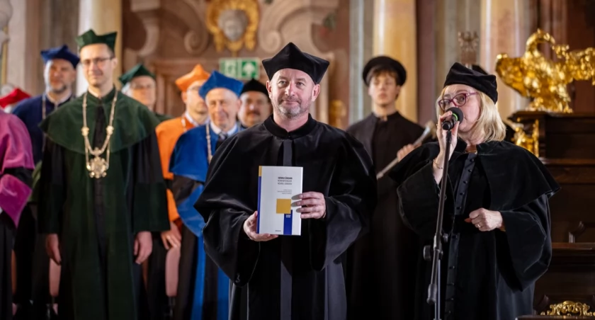Ukraiński poeta doktorem honoris causa UWr. „Prawo do szczęścia mimo wojny”