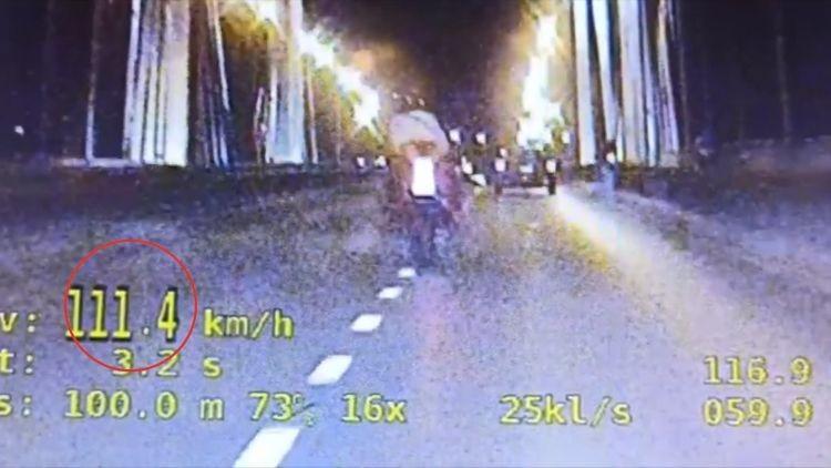 Wrocław: Rozpędzony motocyklista przyłapany przez policjantów na moście Milenijnym