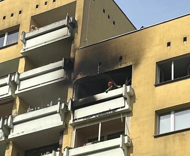 Pożar na Gądowie. Ogień pojawił się na balkonie budynku