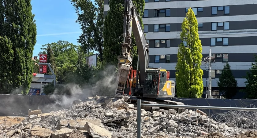 McDonald’s i stacja paliw zniknęły. Została tylko kupa gruzu