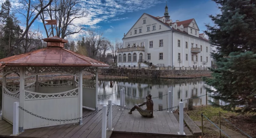 Uciec z Wrocławia na jeden dzień? To miejsce w Rudawach robi robotę