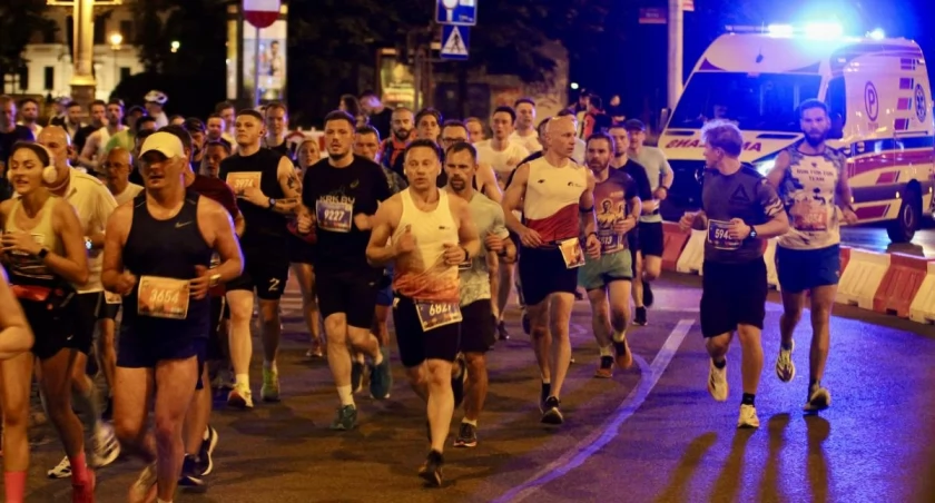 Sobotni wieczór we Wrocławiu: raj dla biegaczy, koszmar dla kierowców. Zobacz, które ulice będą zamknięte podczas nocnego półmaratonu