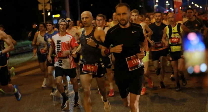 12. Nocny Wrocław Półmaraton - przez miasto pobiegło ponad 20 tysięcy ludzi. Wygrał Kenijczyk [ZDJĘCIA, WYNIKI]
