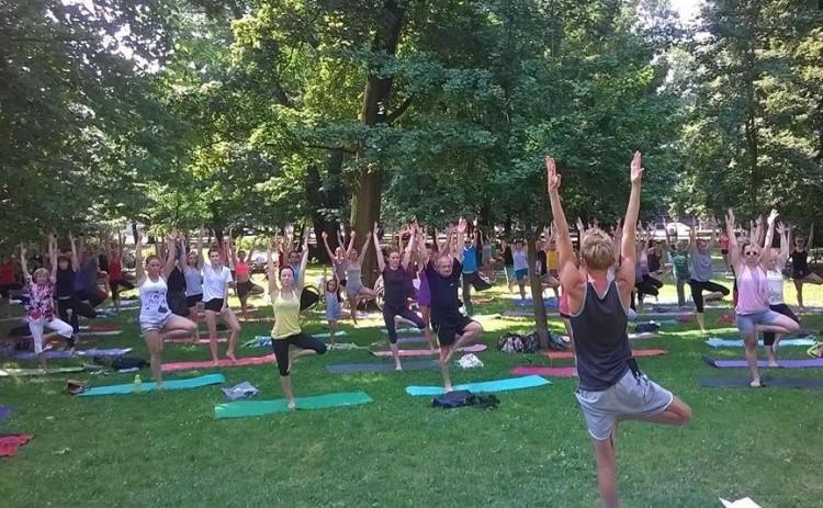 Joga w Parku Słowackiego