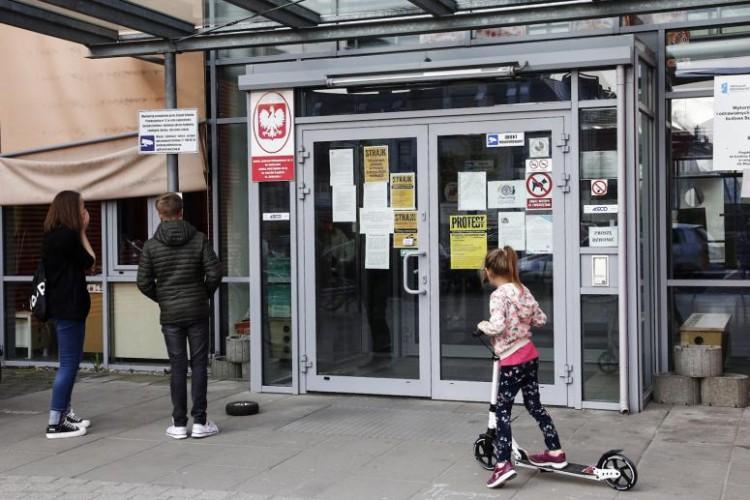11. dzień strajku nauczycieli. Uczniowie trzech szkół nie będą dopuszczeni do matury?