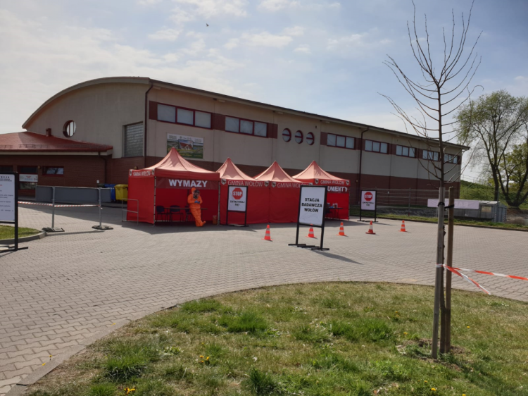 Mobilny punkt testów na koronawirusa, kolejne zdrowe osoby i nowe zakażenia