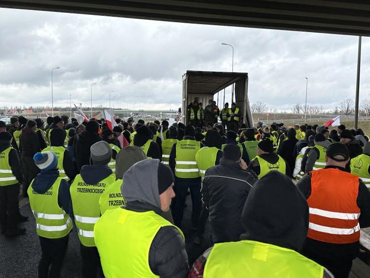 Wielka blokada autostrady A4. Wojewoda: omijaj ją, wyjazd dopiero w Niemczech!