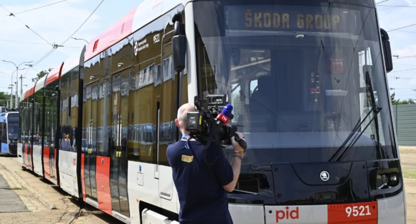 Do Wrocławia przyjechał najnowocześniejszy tramwaj Europy. Cały na biało