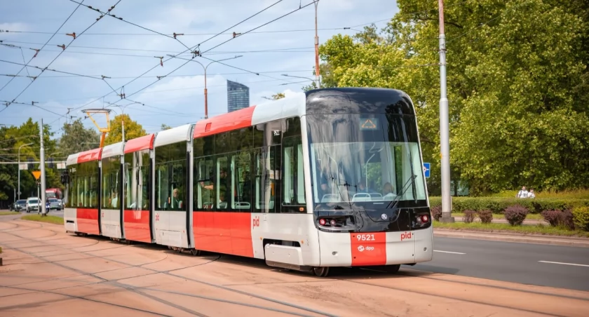 Do Wrocławia przyjechał najnowocześniejszy tramwaj Europy. Cały na biało