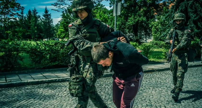 Alarm w Leśnicy. Bomba przy wjeździe do bazy wojskowej we Wrocławiu