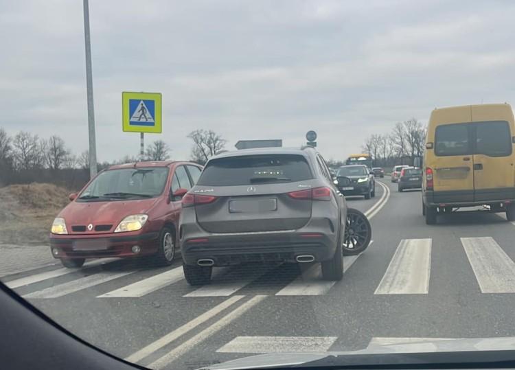 Z auta na Wschodniej Obwodnicy Wrocławia odpadło koło. Są duże utrudnienia