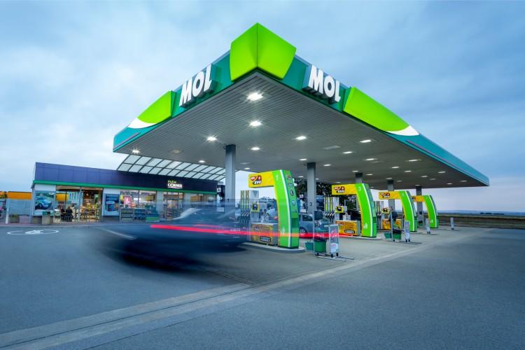 Wrocław: Pierwsze stacje zmienią szyld na węgierski MOL