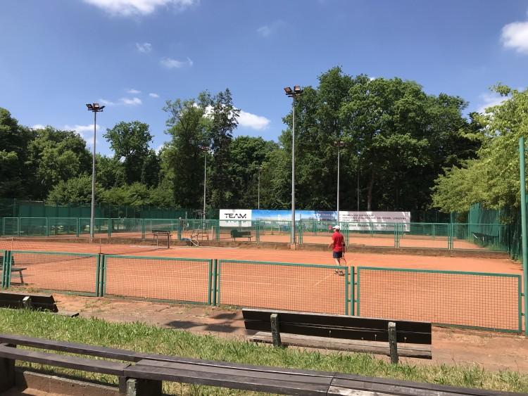Spór o korty tenisowe przy Pułtuskiej. KKT nie zgadza się z decyzją Młodzieżowego Centrum Sportu [ZDJĘCIA]