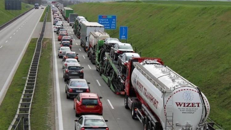 Wypadek i długi korek na autostradzie A4 pod Wrocławiem