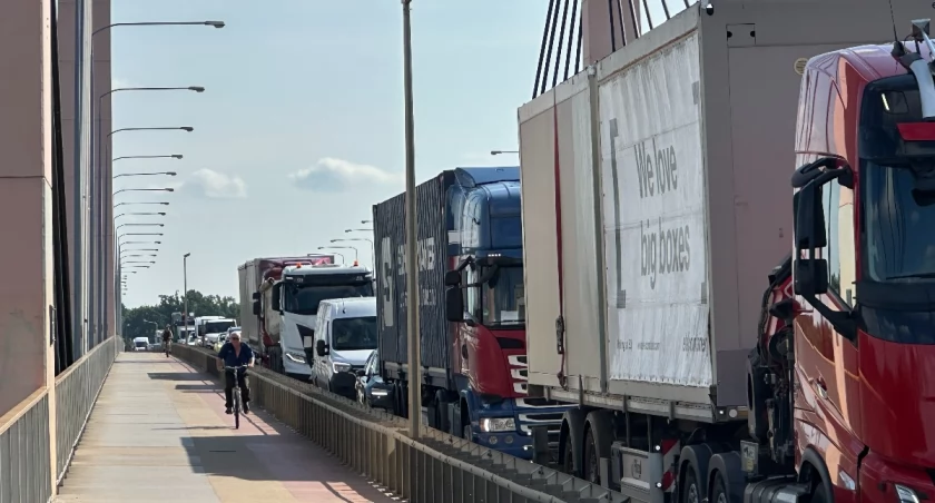 Remont na Gądowiance i korek-gigant na Moście Milenijnym