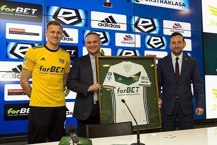 ForBET pozostanie sponsorem głównym piłkarskiego Śląska na kolejny sezon
