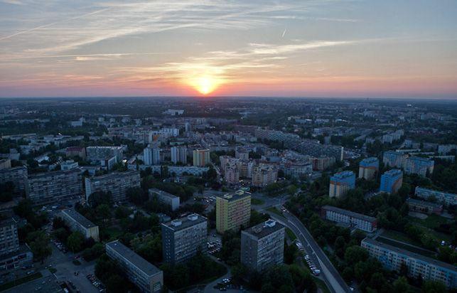 Wieża Sky Tower ma 161 metrów wysokości. Zobacz jak z niej wygląda Wrocław
