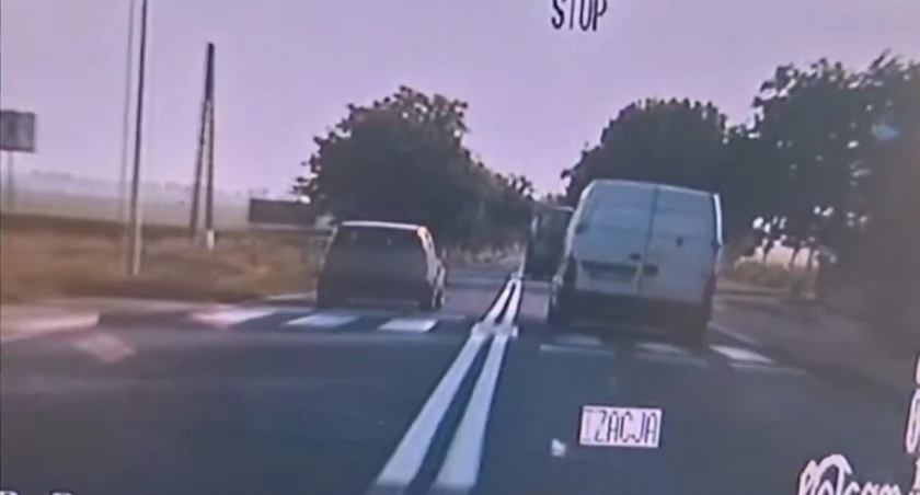 20-latka szalała na drodze. Straciła prawo jazdy i sporo pieniędzy [FILM]