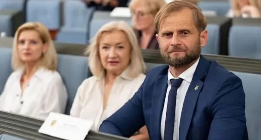 Nie zdążył odejść z KO, wcześniej go zawiesili za konszachty z PiS i Grzegorzem Braunem