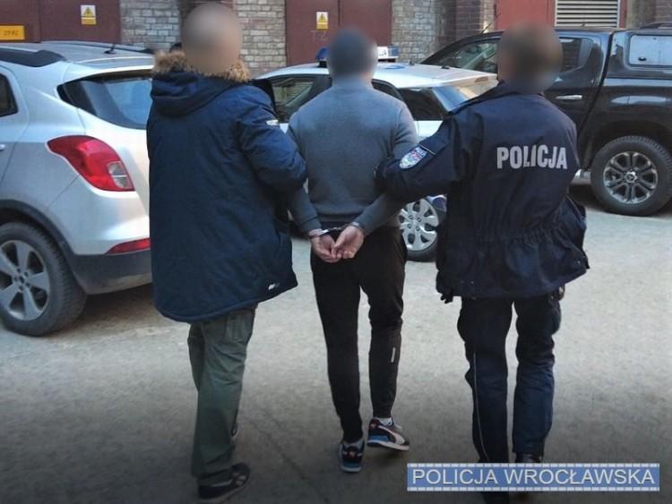 Wrocław: Seryjny złodziej zatrzymany. Okradał mieszkania podając się m.in. za hydraulika i pracownika urzędu