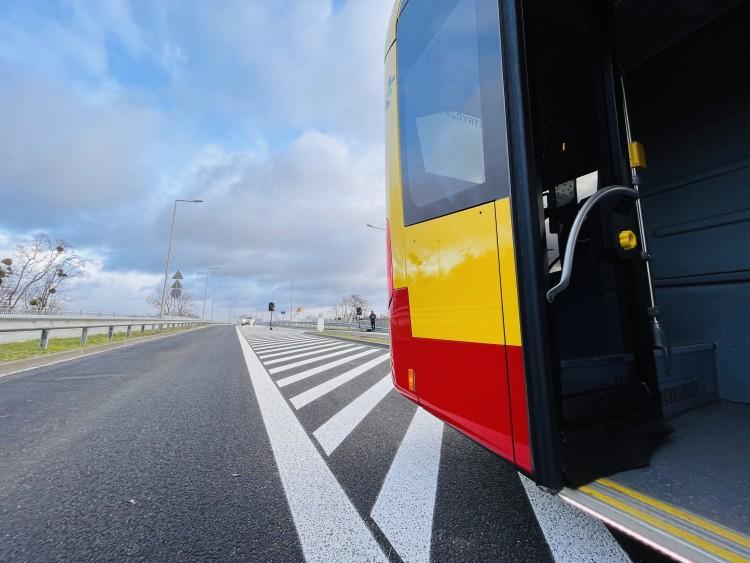 Autobus, który wiecznie się spóźnia, będzie miał dłuższą trasę