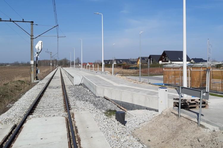 Wraca ruch kolejowy na wyremontowane tory. Kiedy będą możliwe podróże?