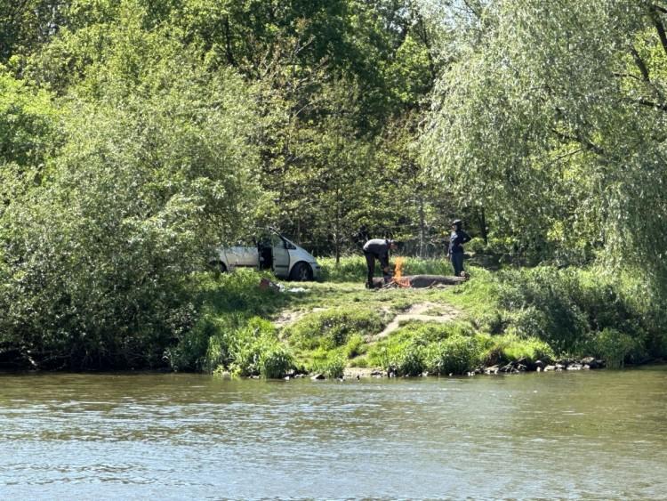 Ogniska, grille, kampery i pikniki nad Odrą. Co wolno, a co jest zakazane?